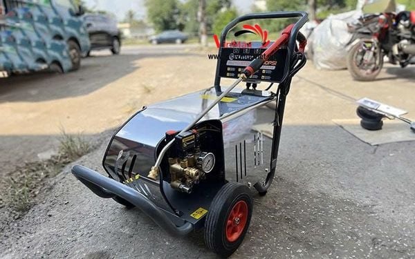 Máy rửa xe cao áp Lucky 2600PSI 15M26-3.7S2 1 pha tự ngắt