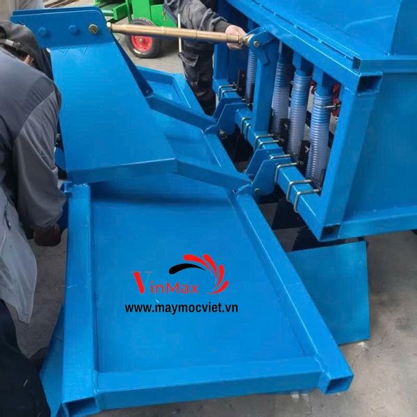 Máy trồng củ hoa, gừng, tỏi Turbo TB6D