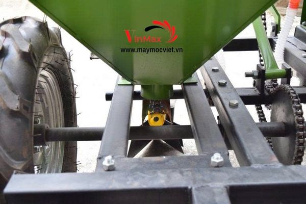Máy Trồng Khoai Tây 2 Hàng Kết Hợp Bón Phân ShoShin SST2533