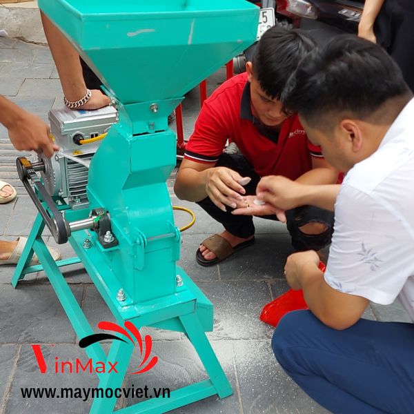 Máy Vỡ Ngô Năng Suất 200kg/giờ VMN200