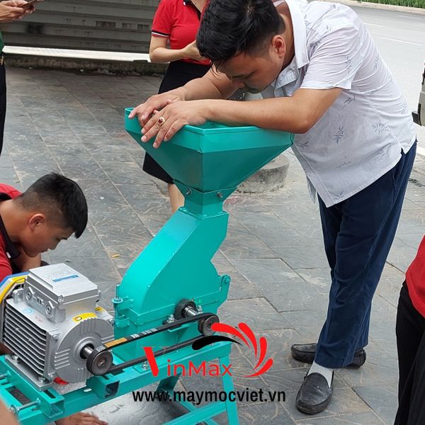 Máy Vỡ Ngô Năng Suất 200kg/giờ VMN200