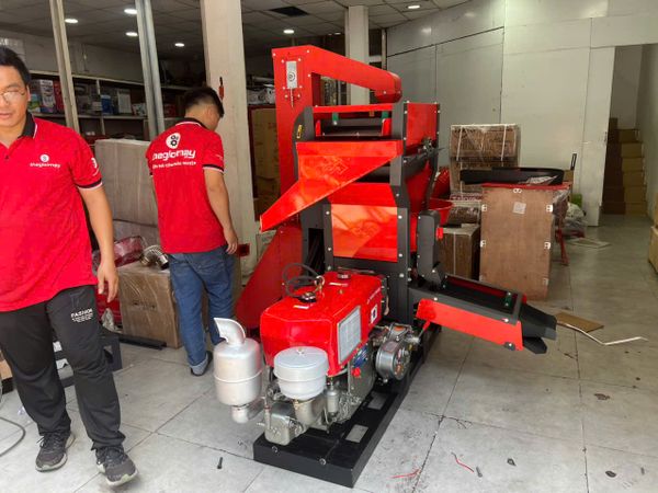 Máy xát gạo Takyo năng suất 800kg/ giờ đầu nổ D24 đề điện gầu tải