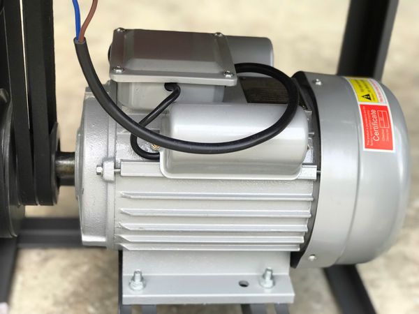 Máy Xát Gạo Takyo TK195R Sàng Rung Lọc Sạn, Đầu Xát Inox