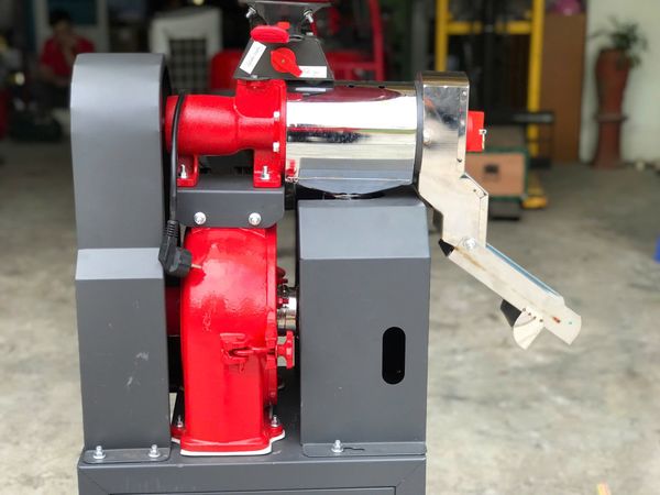 Máy Xát Gạo Takyo TK195R Sàng Rung Lọc Sạn, Đầu Xát Inox