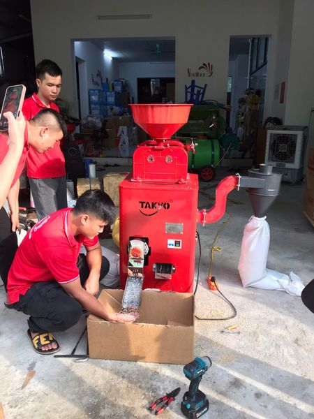 Máy xát gạo lứt, gạo trắng tách trấu, cám Takyo TK250