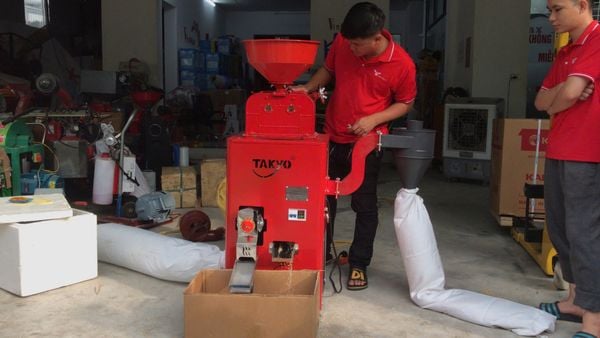 Máy xát gạo lứt, gạo trắng tách trấu, cám Takyo TK250