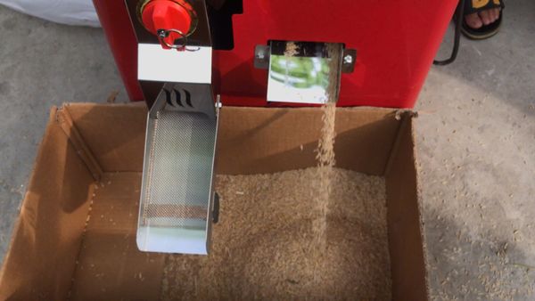 Máy xát gạo lứt, gạo trắng tách trấu, cám Takyo TK250