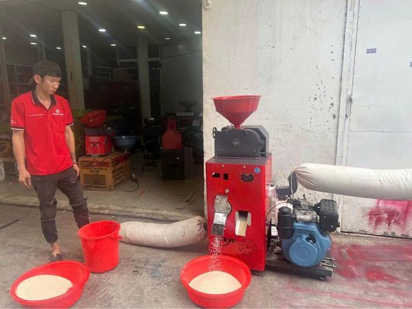 Máy xát gạo lứt, gạo trắng động cơ dầu 10HP Takyo TK250-D