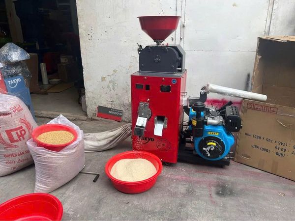 Máy xát gạo lứt, gạo trắng động cơ dầu 10HP Takyo TK250-D