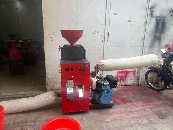 Máy xát gạo lứt, gạo trắng động cơ dầu 10HP Takyo TK250-D