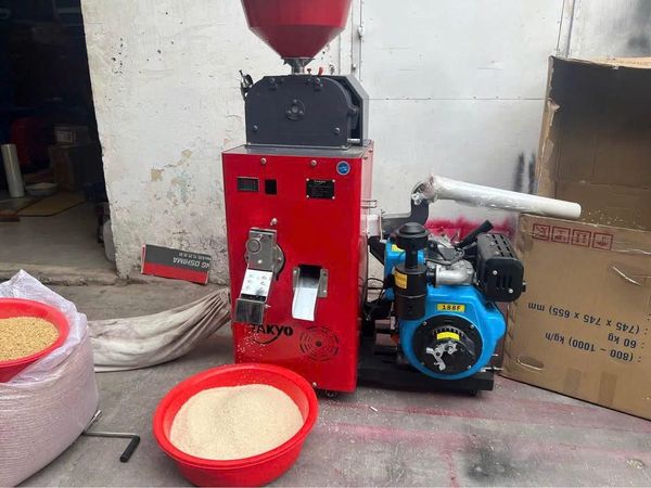 Máy xát gạo lứt, gạo trắng động cơ dầu 10HP Takyo TK250-D