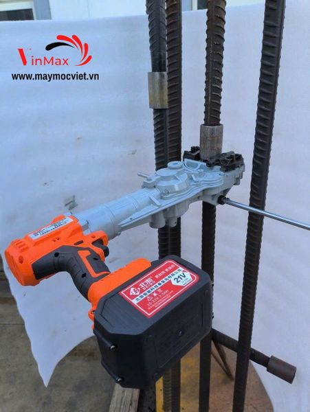 Máy siết vặn Coupler nối sắt thép D32 chạy pin