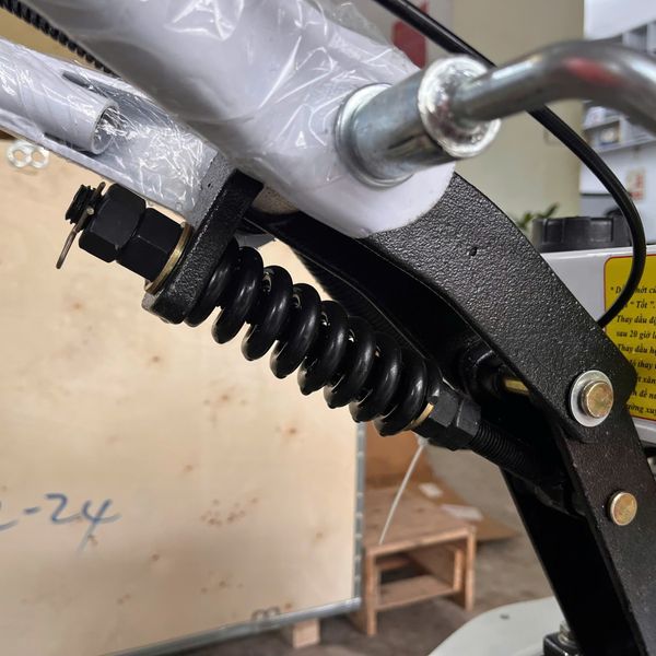 Máy Xới Đất Đa Năng Trâu Vàng Chạy Xăng  IN-1WG4 Giảm Sóc