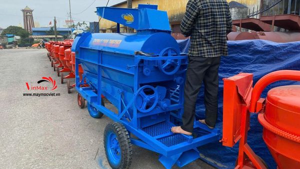 Máy bóc ngô cả áo ngồi lái đầu nổ D24 đề điện Turbo TBTN24