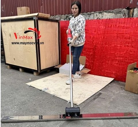 Thước Gạt Bê Tông Cầm Tay Sạc Pin Turbo TTB152