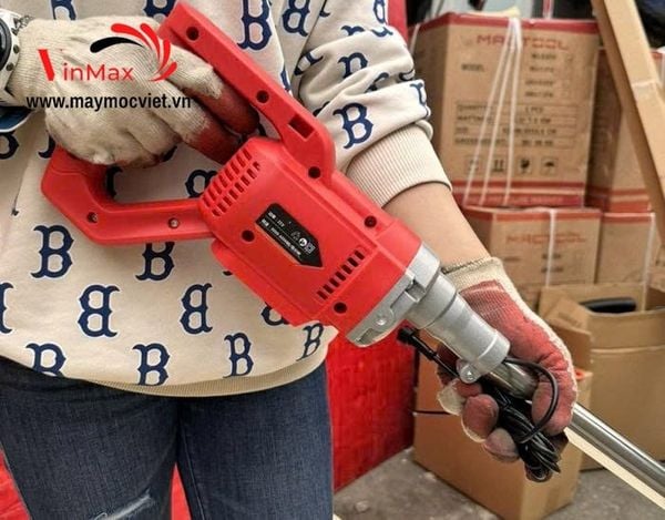 Thước Gạt Bê Tông Cầm Tay Sạc Pin Turbo TTB152