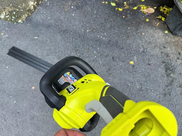 Máy Tỉa Hàng Rào Dùng Pin Ryobi ONE+ 18V – Gọn Nhẹ, Mạnh Mẽ, Hiệu Quả Cao
