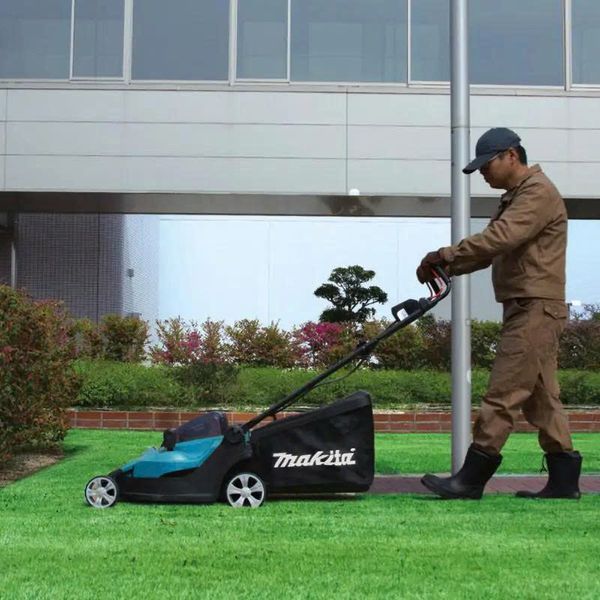 Xe cắt cỏ đẩy dùng pin Makita DLM431PT2 (Sạc nhanh 2 cổng (DC18RD) 2 pin 5.0Ah (BL1850B))