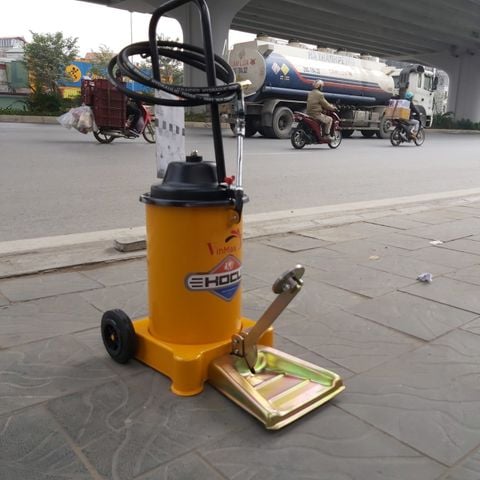 Máy Bơm Mỡ Bằng Chân FWG12