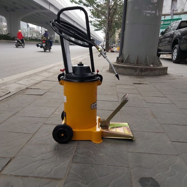 Máy Bơm Mỡ Bằng Chân FWG12