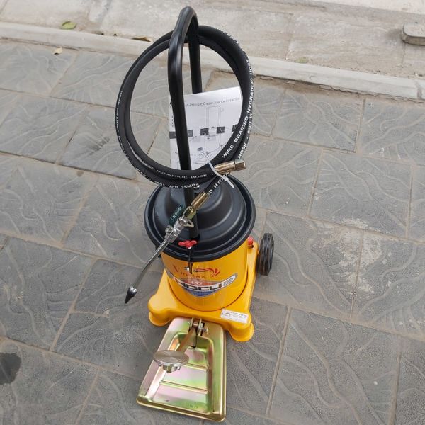 Máy Bơm Mỡ Bằng Chân FWG12