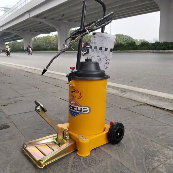 Máy Bơm Mỡ Bằng Chân FWG12
