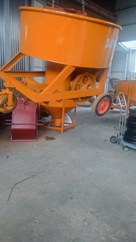 Máy Trộn Bê Tông Cưỡng Bức Bánh Răng 1.2 Mét Motor 5.5kW