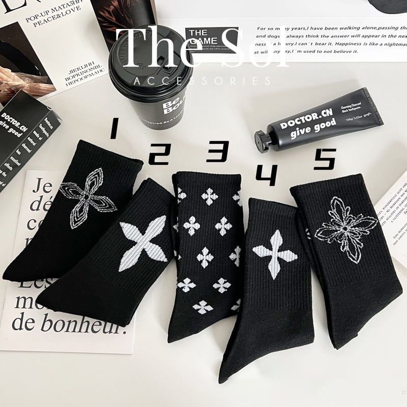  Tất Unisex Black Chrome Heart 