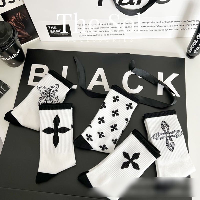  Tất Unisex Black Chrome Heart 