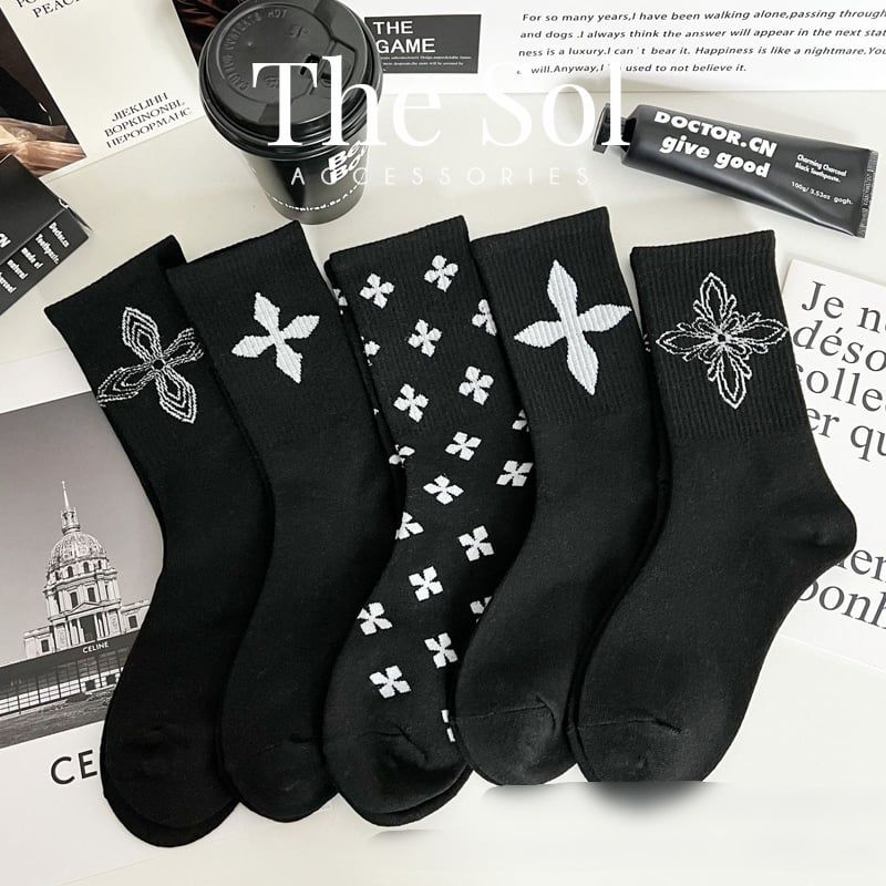  Tất Unisex Black Chrome Heart 