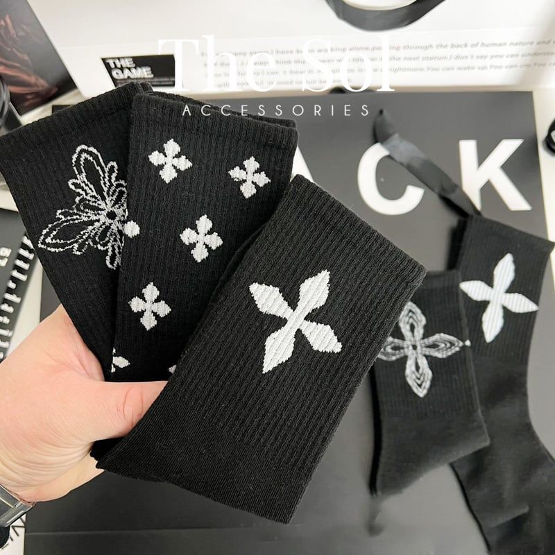  Tất Unisex Mini Chrome Heart 