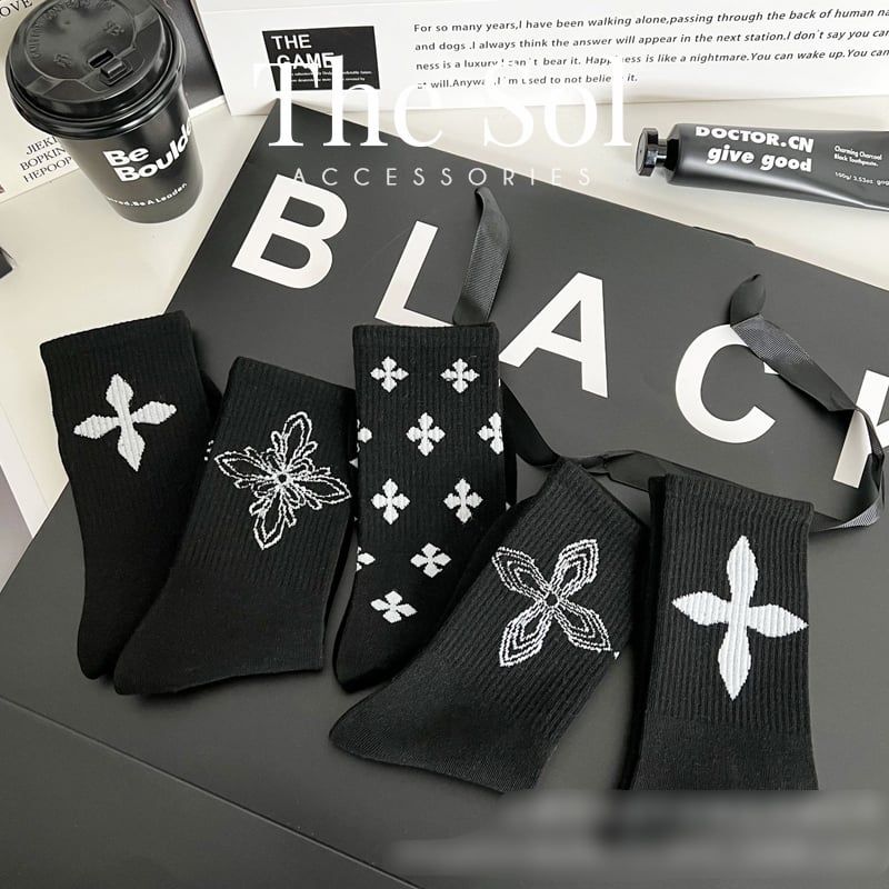  Tất Unisex Black Chrome Heart 