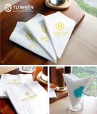 KHĂN GIẤY IN LOGO 24x24CM MIỄN PHÍ – GIẢI PHÁP "MARKETING KHÔNG ĐỒNG" CHO NHÀ HÀNG, TIỆC CƯỚI, CAFÉ, RESORT