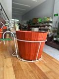  Khung Treo Ban Công Kèm Chậu Giả Gỗ (22x22x17cm) – Giải Pháp Xanh Cho Nhà Phố 