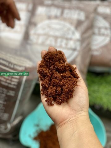 Mụn dừa đã qua xử lý SFARM quy cách bao lớn 20dm3 trồng dưa lưới và hoa hồng.