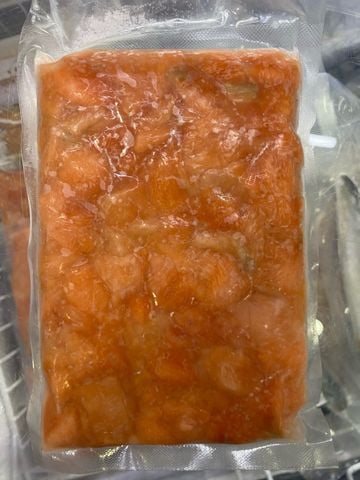 サーモン細切れ 300g (冷凍) - Shredded salmon (frozen)