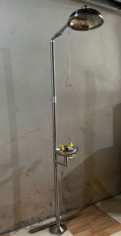 CÂY RỬA MẮT KHẨN CẤP KHÔNG CÓ CHÂN ĐẠP BẰNG THÉP KHÔNG GỈ 304