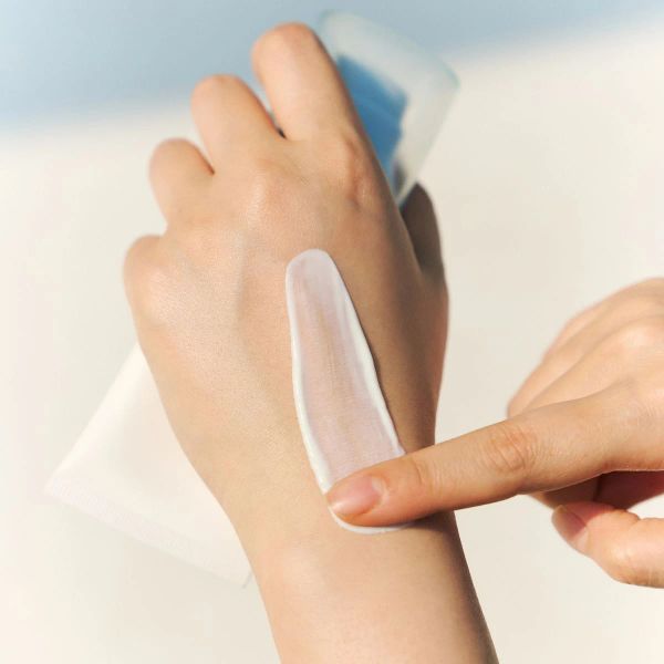 KEM CHỐNG NẮNG SKIN1004 MADAGASCAR CENTELLA HYALU-CICA WATER-FIT SUN SERUM SPF50+ PA++++ 50ML