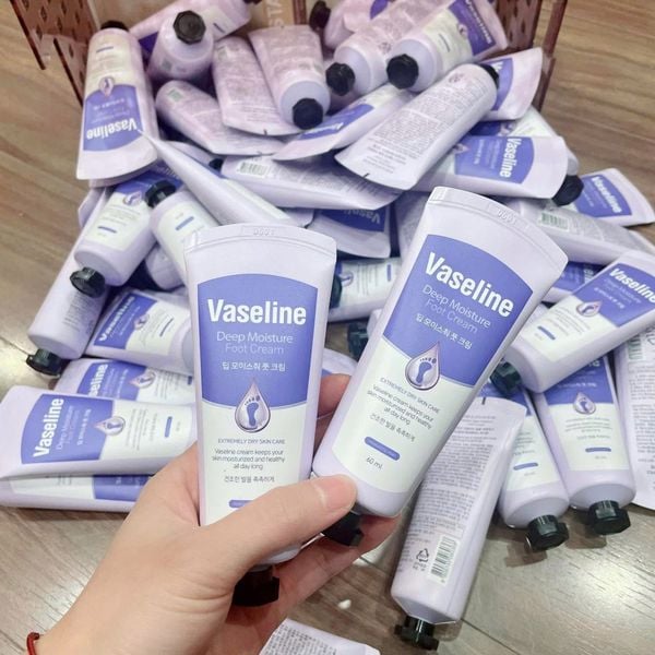 KEM DƯỠNG DA CHÂN VASELINE DEEP MOISTURE FOOT CREAM 60ML