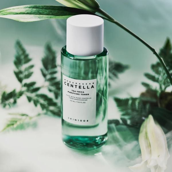 NƯỚC HOA HỒNG SKIN1004 MADAGASCAR CENTELLA TEE-TRICA PURIFYING TONER 210ML