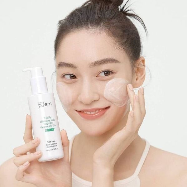 SỮA TẨY TRANG MAKE P:REM SAFE ME RELIEF MOISTURE CLEANSING MILK 200ML