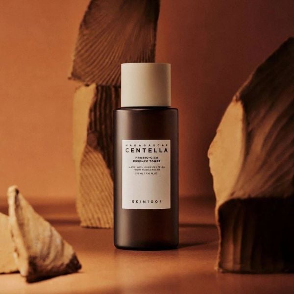 NƯỚC HOA HỒNG SKIN1004 PROBIO-CICA ESSENCE TONER 210ML