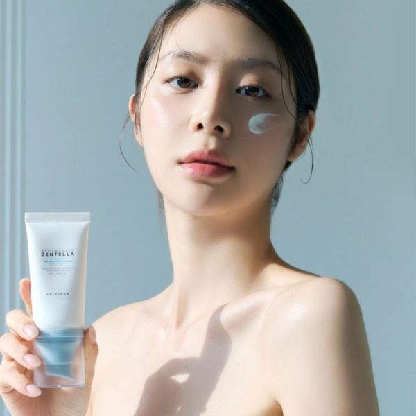 KEM CHỐNG NẮNG SKIN1004 MADAGASCAR CENTELLA HYALU-CICA WATER-FIT SUN SERUM SPF50+ PA++++ 50ML