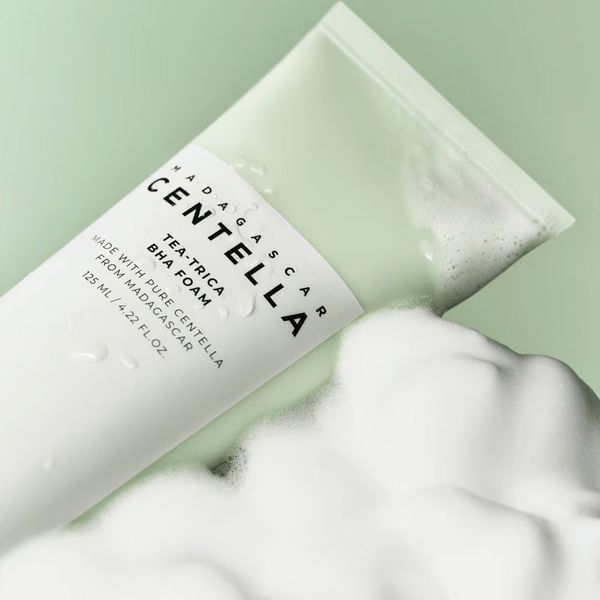 SỮA RỬA MẶT SKIN1004 MADAGASCAR CENTELLA TEE-TRICA BHA FOAM 125ML