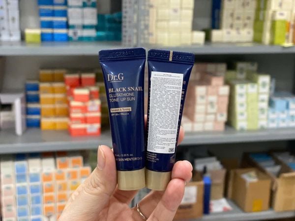 KEM CHỐNG NẮNG NÂNG TONE SÁNG DA DR.G BLACK SNAIL GLUTATHIONE TONE UP SUN