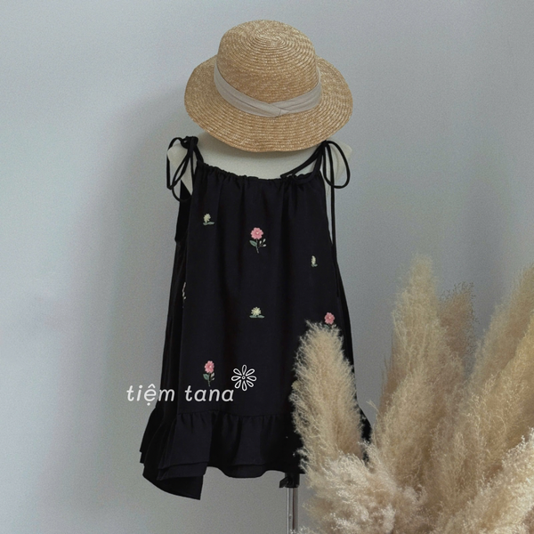 Áo Petal Cami - Đen 