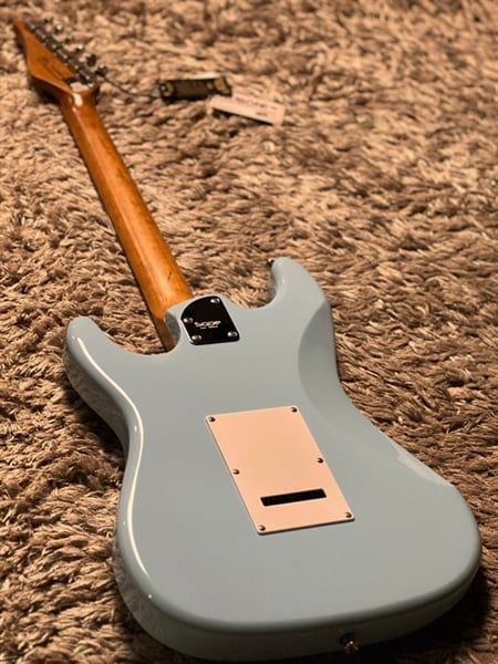  Guitar điện Sqoe SEST700 BL 