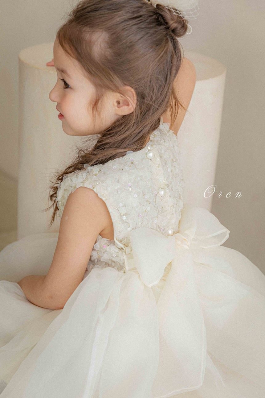 HBB - SUM0226 - Váy Fleur hoa nổi đính kim sa phủ organza bồng mềm