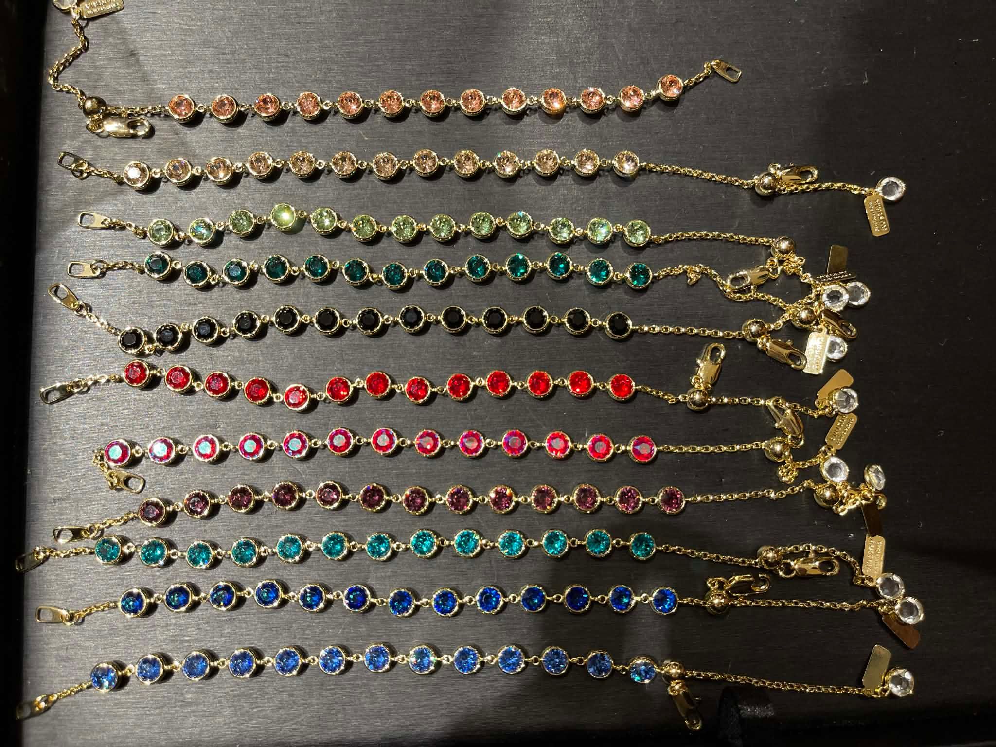 TSH - Lắc pha lê tròn khung vàng