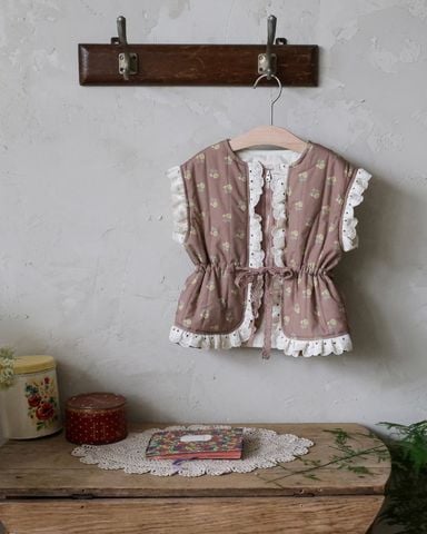 FL - AUT0426  Áo gile chần bông Yuki hoa viền ren